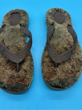 UGG Australia UGG Australia Fluffie Sheepskin Fur Flip Flop Sandal Brown Size 7